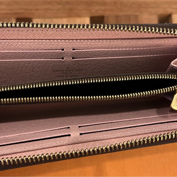 Authentic Louis Vuitton clemence wallet monogram/ rose ballerine. - Picture 2 of 9